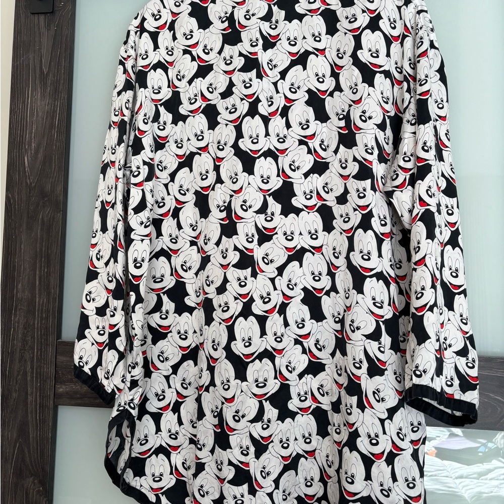 100% silk,machine wash, Disney oversized size M 23”ptp. Covered buttons. - Picture 2 of 7